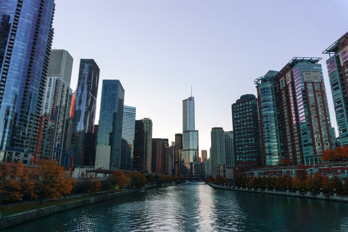 outdoor activities in chicago: chicago river