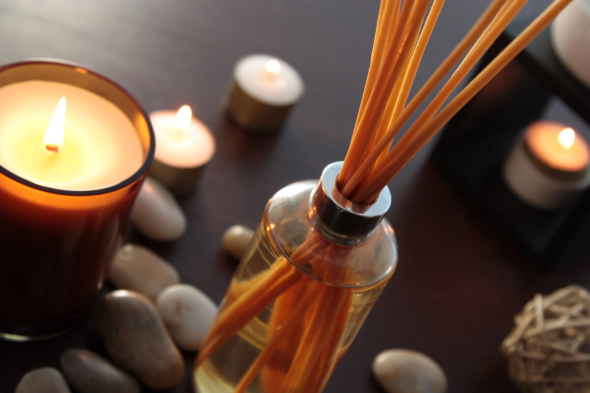 15 Eco-Friendly Scents For Your Home