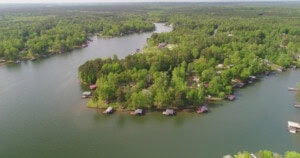 homes and boats along the shores of lake sinclair